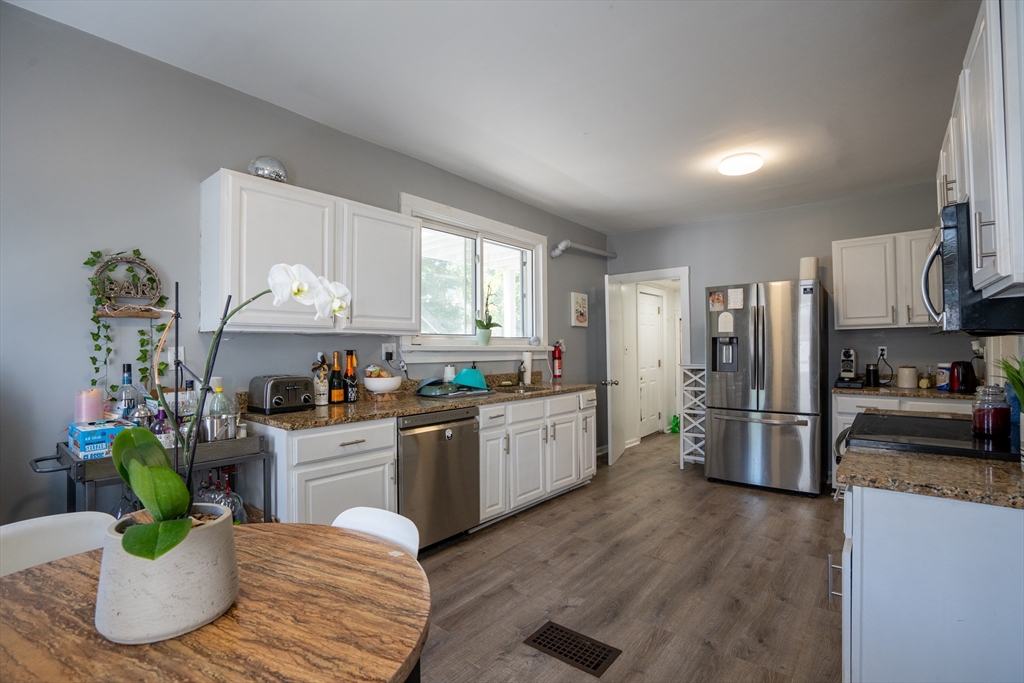 4 bed, 1.5 bath apartment for rent at 40 Newcastle Rd Unit 1, Brighton
