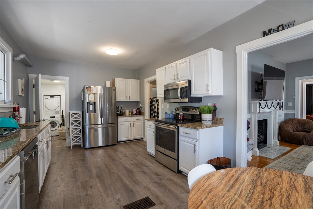 4 bed, 1.5 bath apartment for rent at 40 Newcastle Rd Unit 1, Brighton — photo 3 of 20