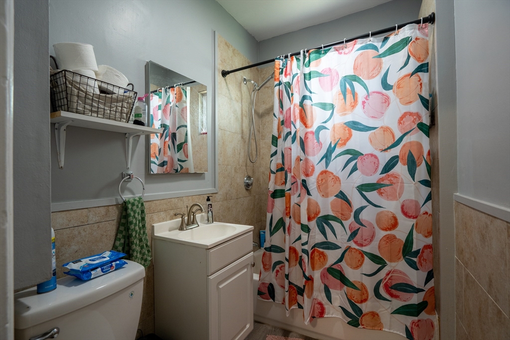 4 bed, 1.5 bath apartment for rent at 40 Newcastle Rd Unit 1, Brighton — photo 11 of 20