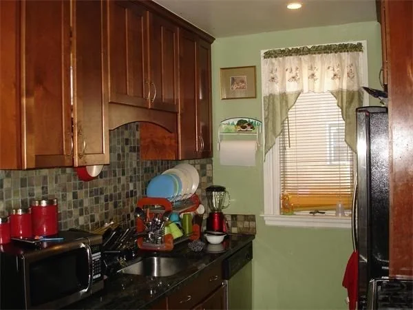 3 bed, 1 bath apartment for rent at 40 Oak St Unit 1, Hyde Park — photo 6 of 6