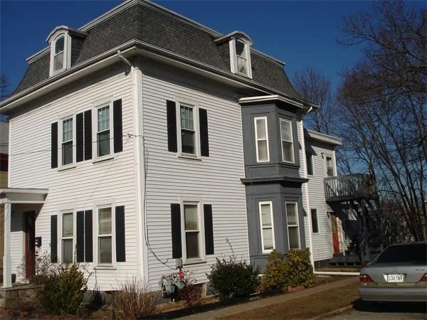 3 bed, 1 bath apartment for rent at 40 Oak St Unit 1, Hyde Park — photo 1 of 6