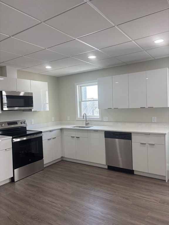 4 bed, 1 bath apartment for rent at 40 Orient Ave Unit 1, Boston — photo 4 of 12
