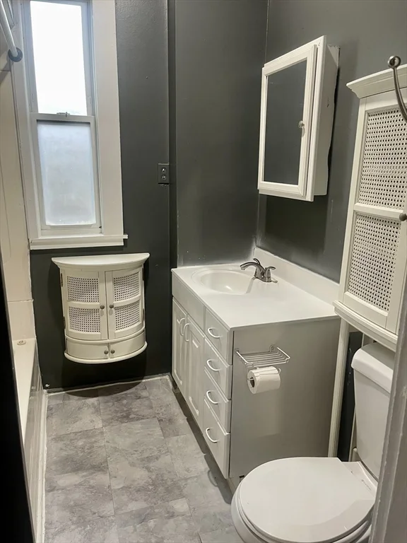 3 bed, 1 bath apartment for rent at 40 Parker St Unit 1, New Bedford — photo 9 of 10