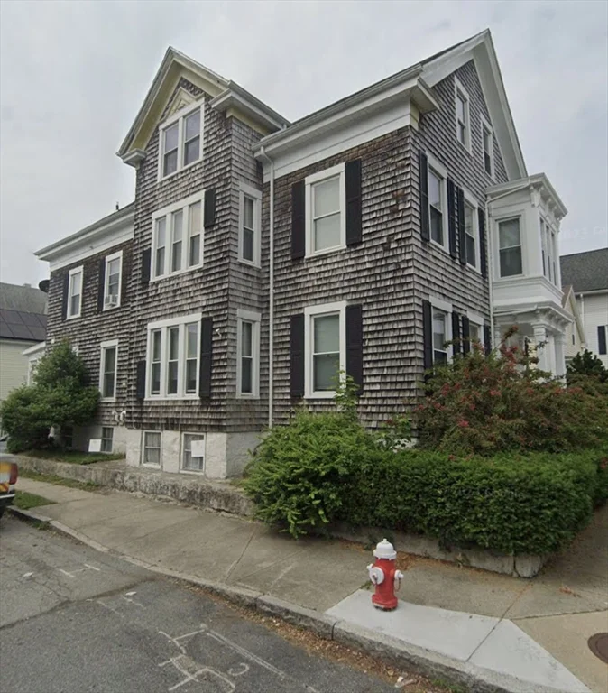 3 bed, 1 bath apartment for rent at 40 Parker St Unit 1, New Bedford — photo 2 of 10