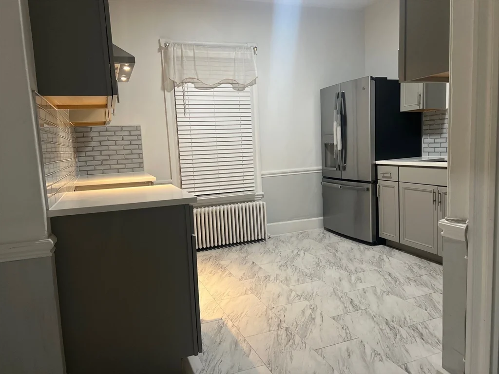 3 bed, 1 bath apartment for rent at 40 Parker St Unit 2, New Bedford — photo 1 of 9