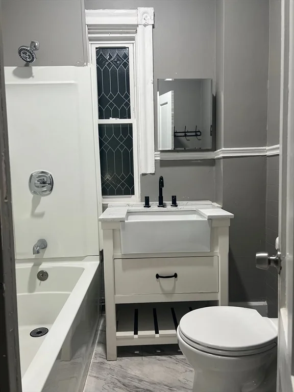 3 bed, 1 bath apartment for rent at 40 Parker St Unit 2, New Bedford — photo 2 of 9