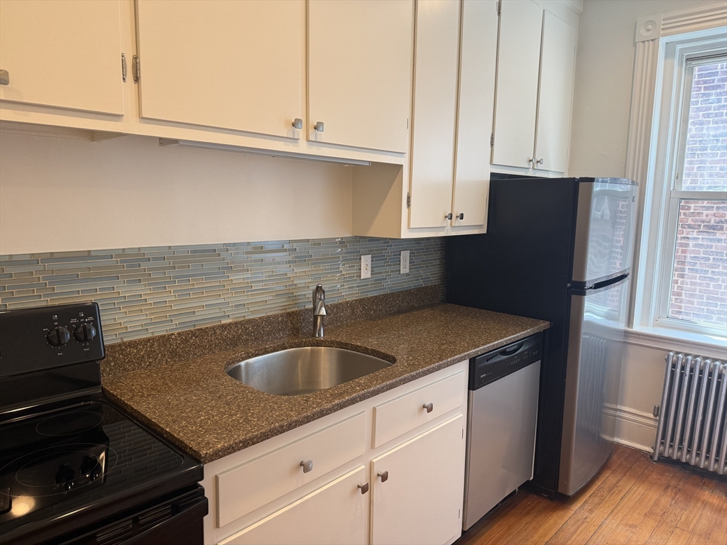 1 bed, 1 bath apartment for rent at 40 Parkman St Unit 2, Coolidge Corner — photo 2 of 15