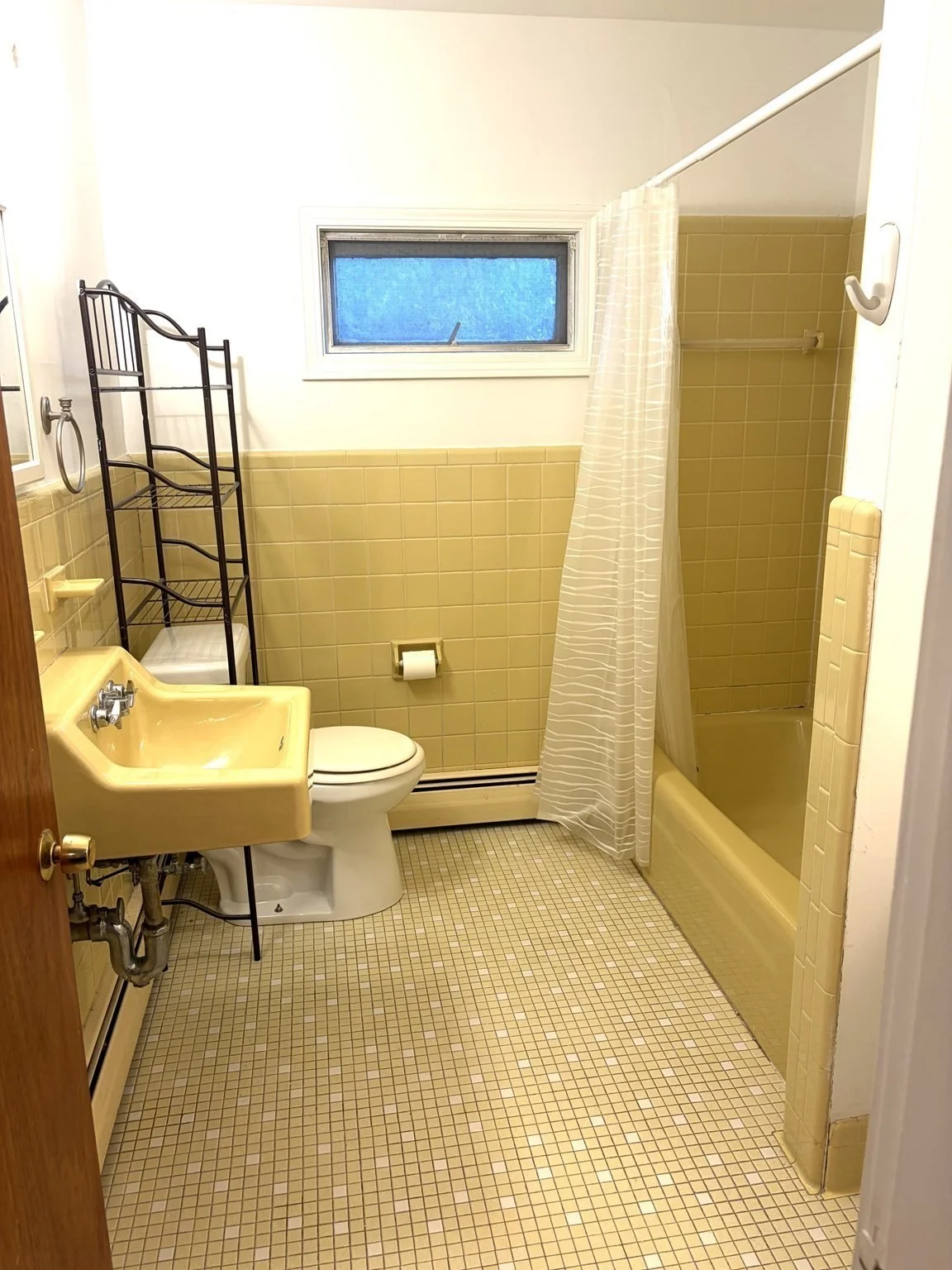 1 bed, 1 bath apartment for rent at 40 Paul Revere Rd Unit 2, Arlington — photo 2 of 4