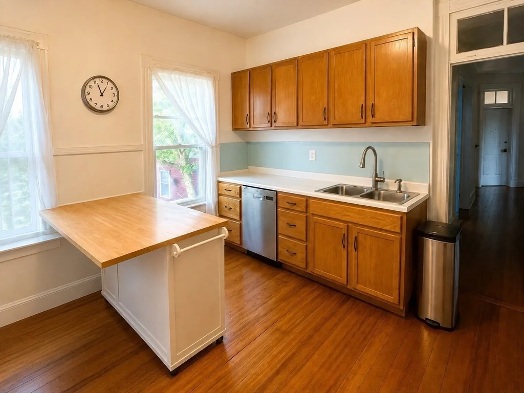 4 bed, 1 bath apartment for rent at 40 Perry Unit 3, Coolidge Corner — photo 3 of 12