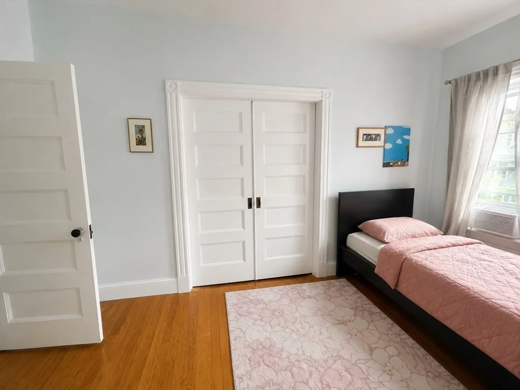 4 bed, 1 bath apartment for rent at 40 Perry Unit 3, Coolidge Corner — photo 8 of 12