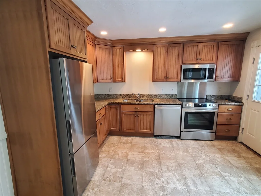 2 bed, 2 bath apartment for rent at 40 Pine St Unit 1, Easton — photo 8 of 25