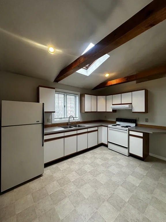 1 bed, 1 bath apartment for rent at 40 Pleasant Unit 3, Beverly — photo 1 of 22