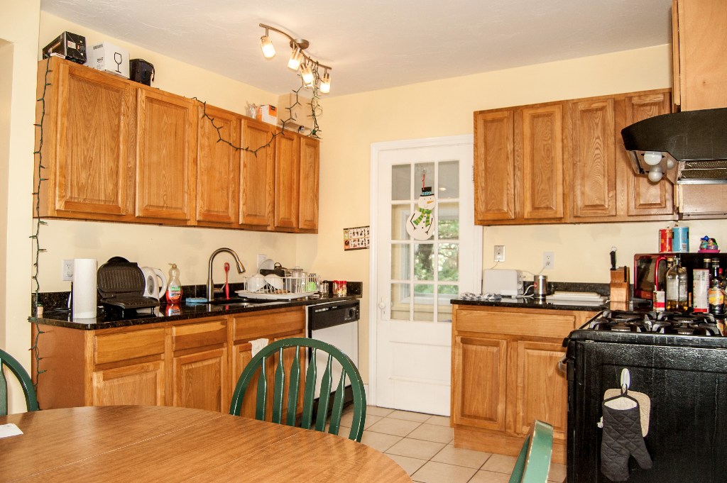 4 bed, 2 bath apartment for rent at 40 Plymouth St Unit 1, Wellington-Harrington — photo 2 of 18