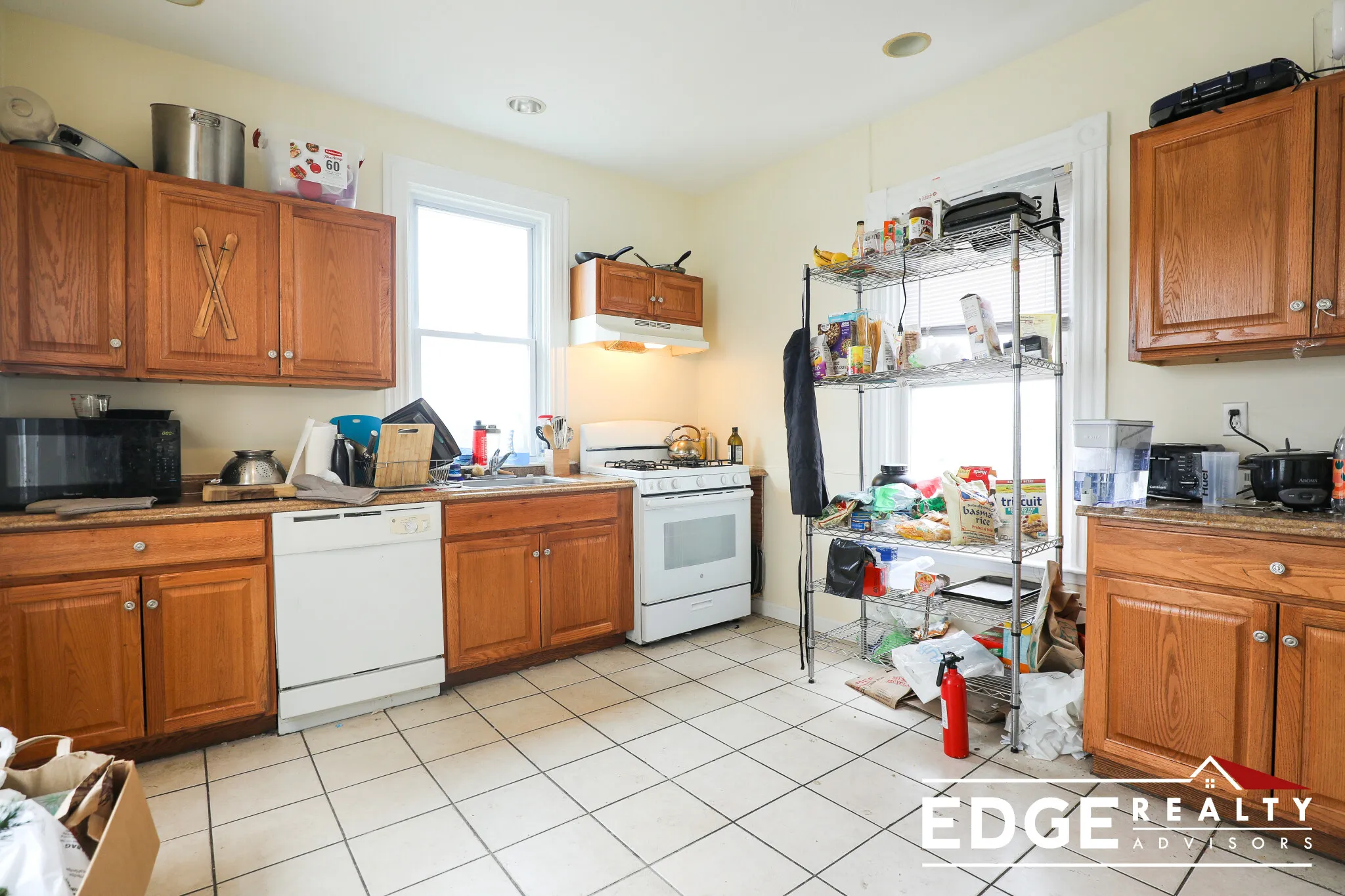 5 bed, 2 bath apartment for rent at 40 Pratt St Unit 1, Allston — photo 3 of 8