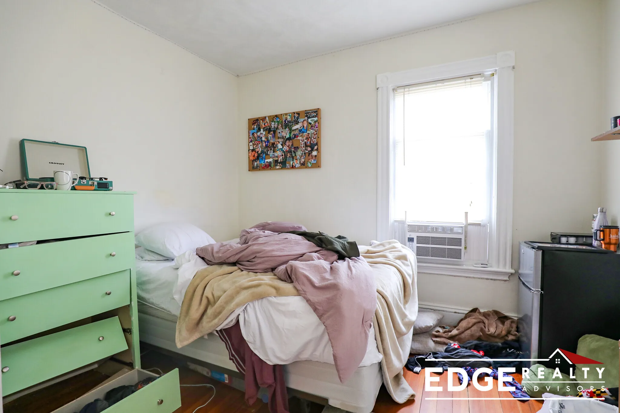 5 bed, 2 bath apartment for rent at 40 Pratt St Unit 2, Allston — photo 2 of 8