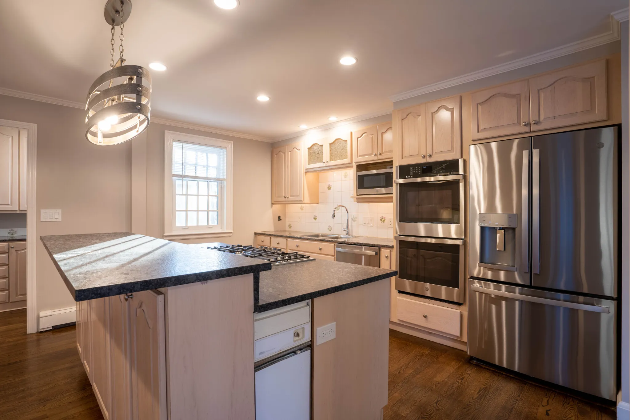 8+ bed, 5.5 bath apartment for rent at 40 Puddingstone Ln Unit none, Oak Hill — photo 1 of 46