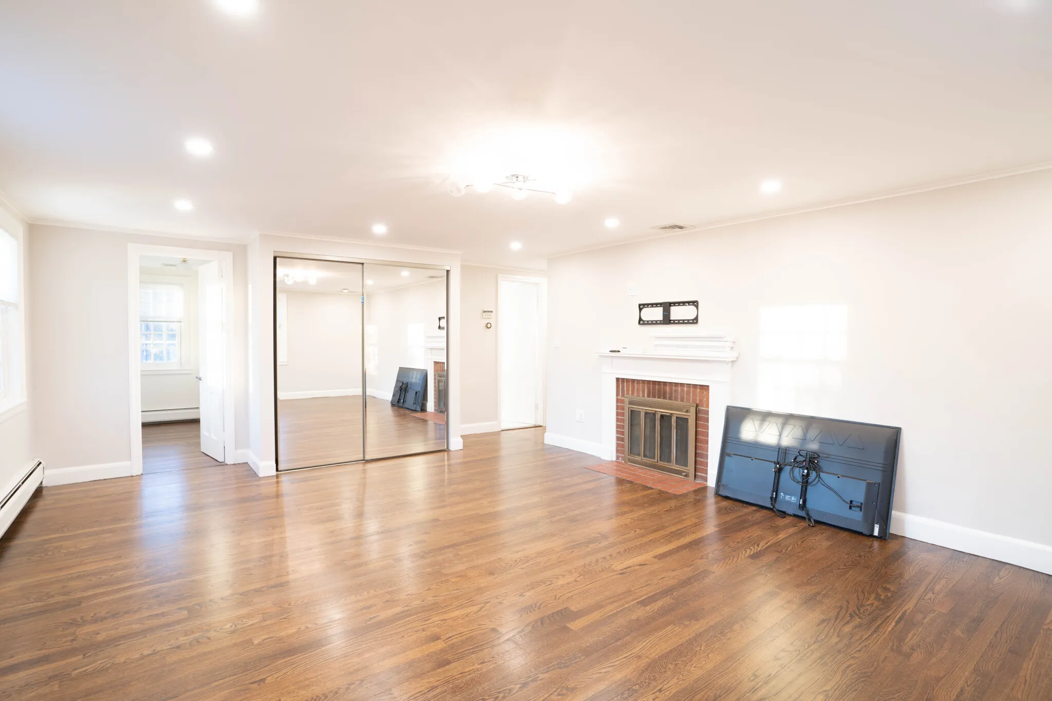 8+ bed, 5.5 bath apartment for rent at 40 Puddingstone Ln Unit none, Oak Hill — photo 33 of 46