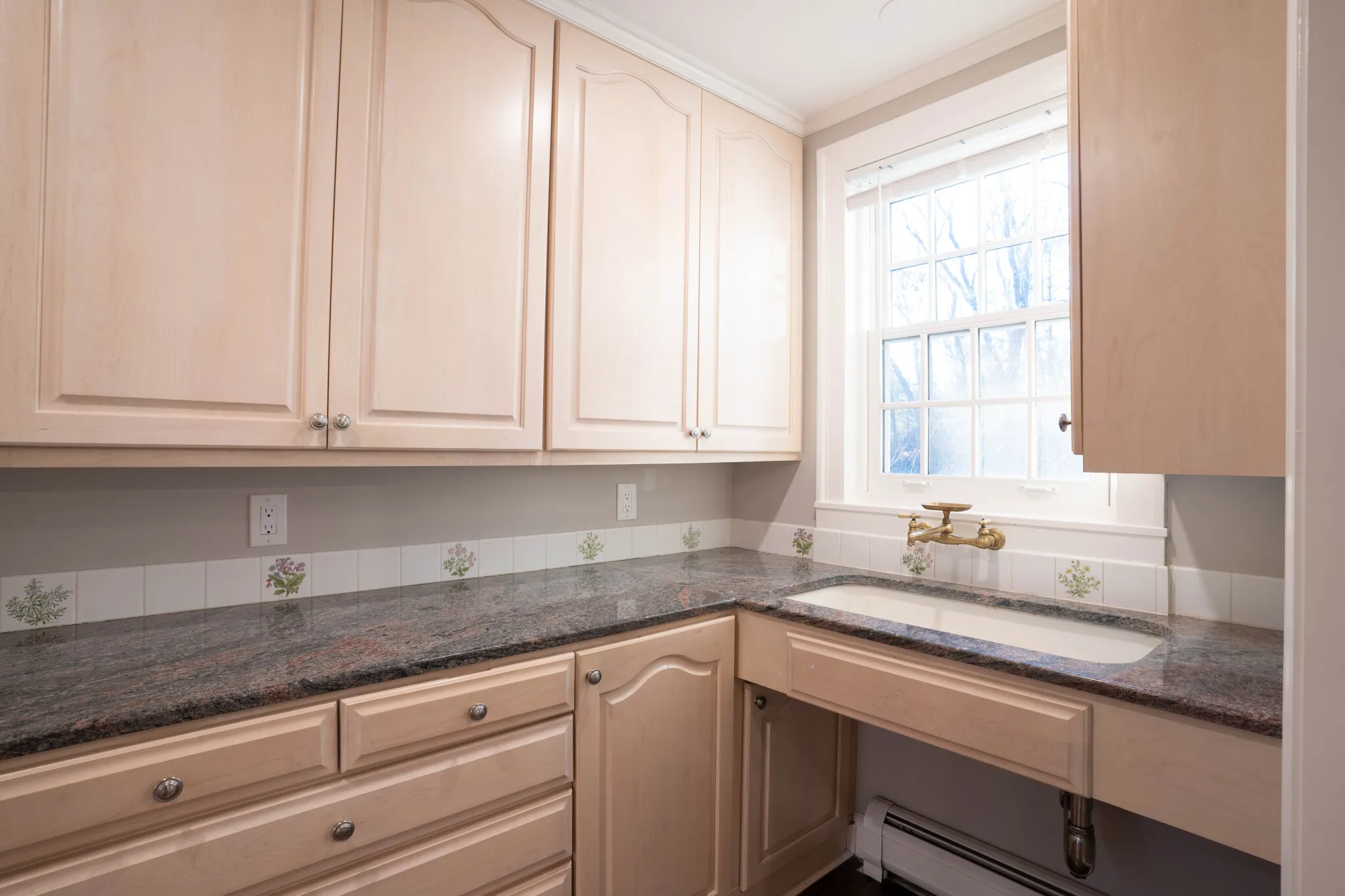 8+ bed, 5.5 bath apartment for rent at 40 Puddingstone Ln Unit none, Oak Hill — photo 27 of 46