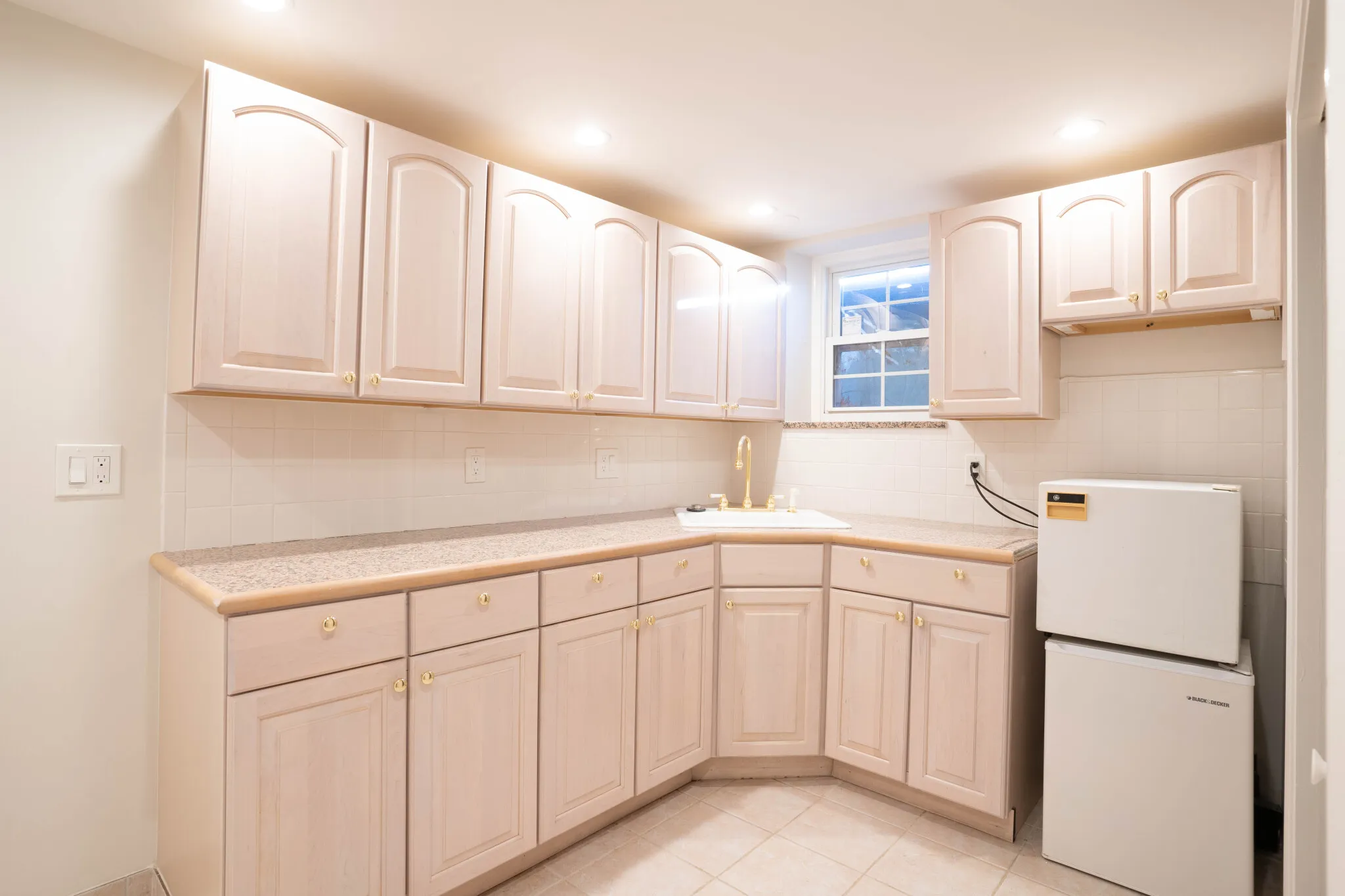 8+ bed, 5.5 bath apartment for rent at 40 Puddingstone Ln Unit none, Oak Hill — photo 22 of 46