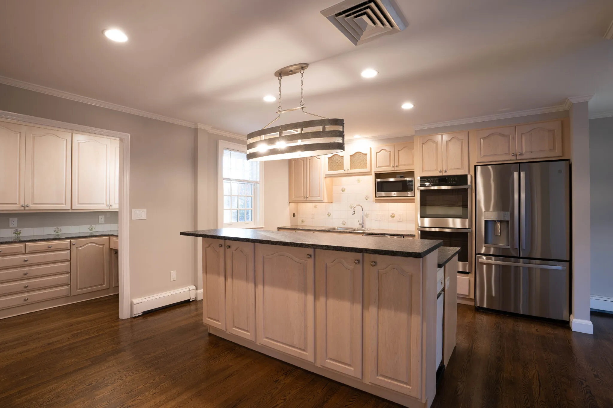 8+ bed, 5.5 bath apartment for rent at 40 Puddingstone Ln Unit none, Oak Hill — photo 2 of 46