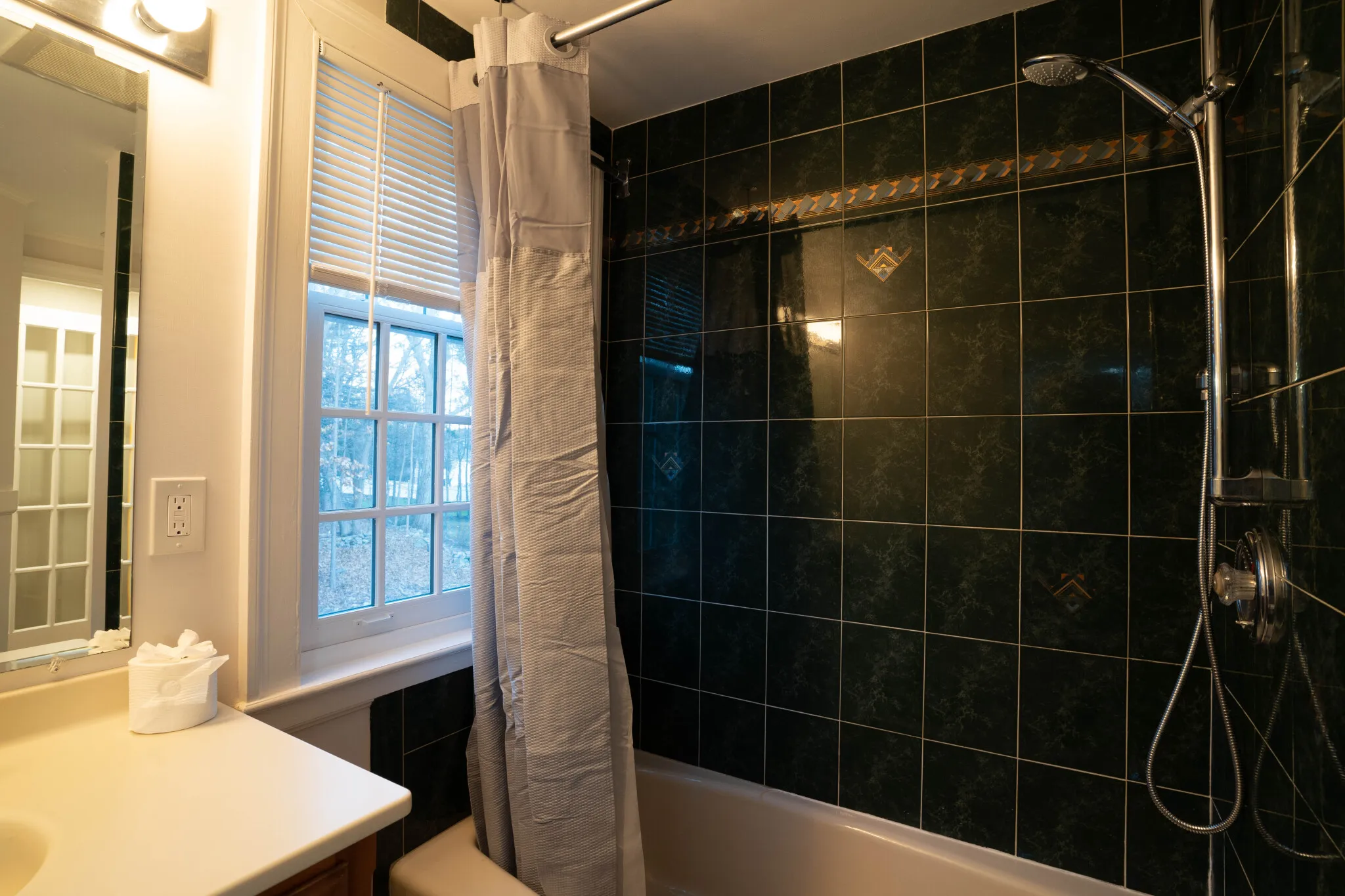 8+ bed, 5.5 bath apartment for rent at 40 Puddingstone Ln Unit none, Oak Hill — photo 15 of 46