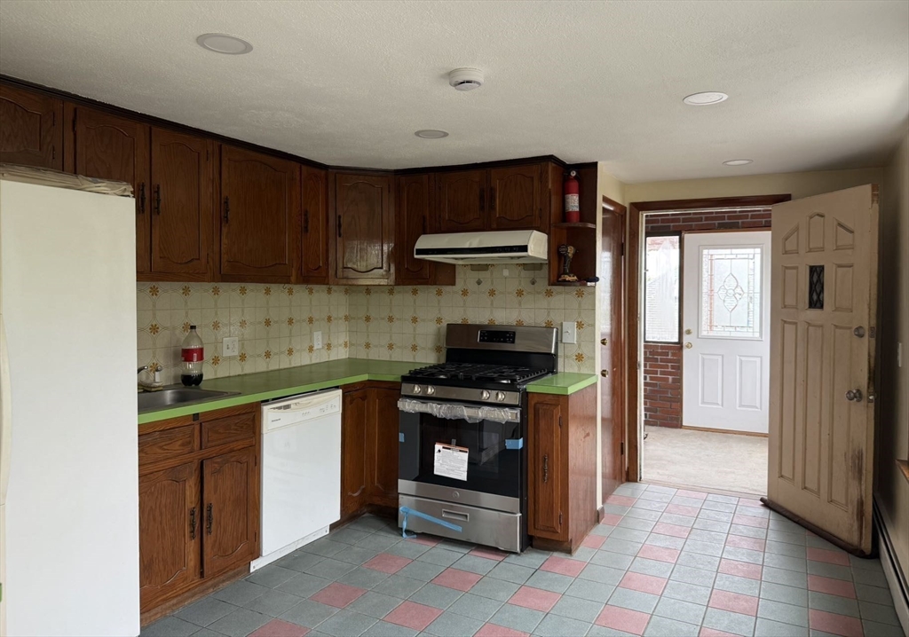2 bed, 1 bath apartment for rent at 40 Putnam Rd Unit 40, Ten Hills — photo 6 of 9