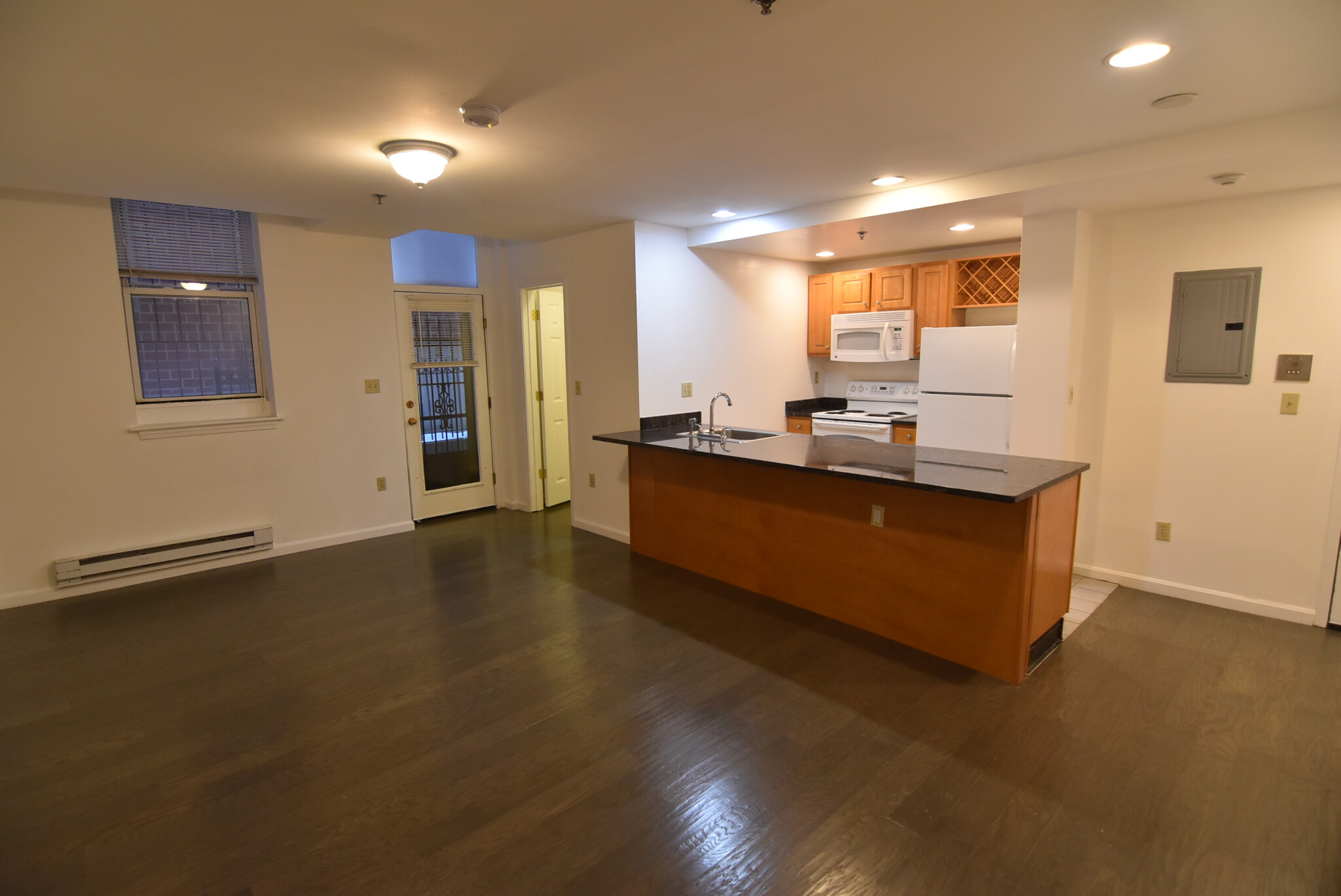 Studio bed, 1 bath apartment for rent at 40 Queensberry St Unit D, Fenway — photo 3 of 11