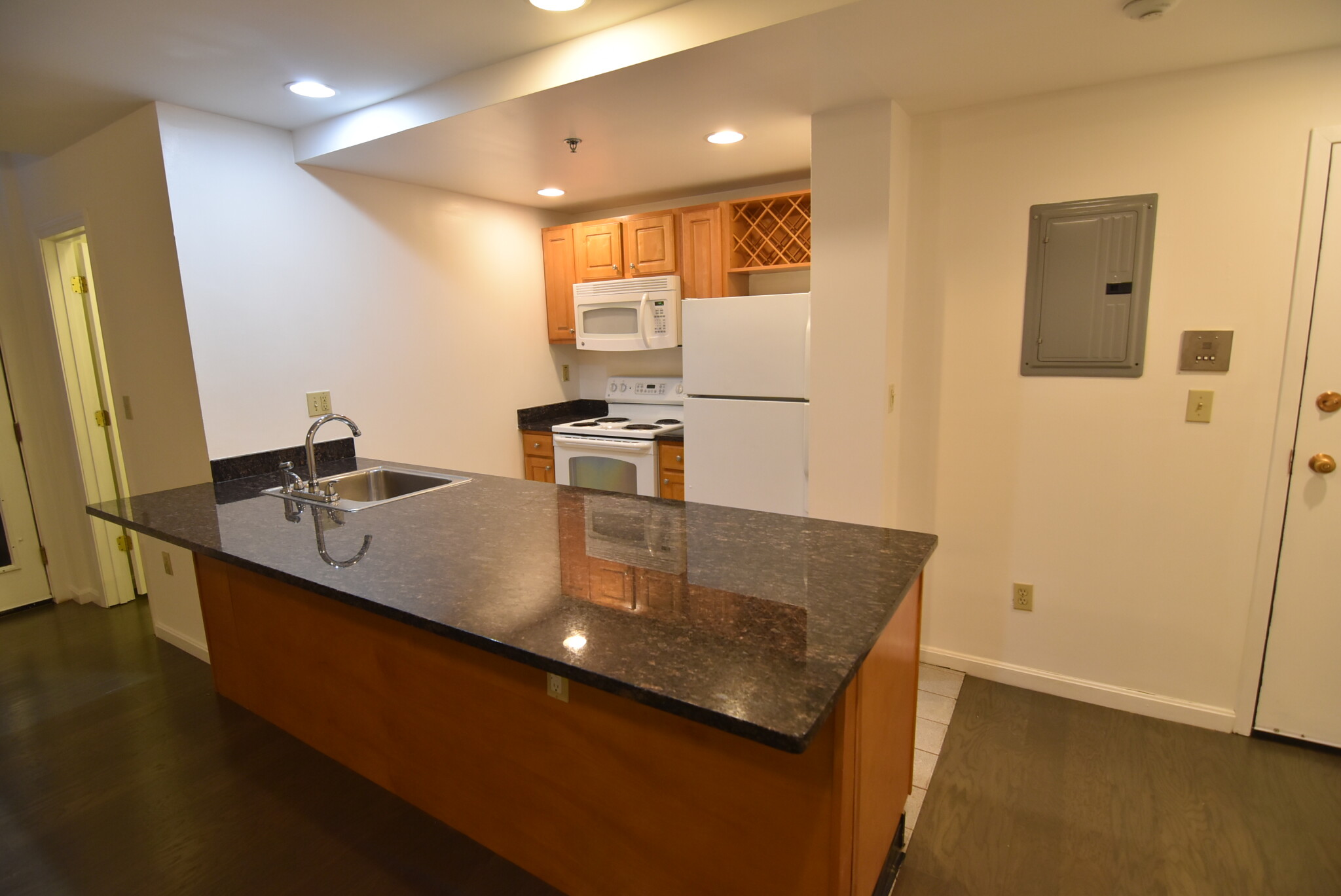 Studio bed, 1 bath apartment for rent at 40 Queensberry St Unit D, Fenway — photo 1 of 11