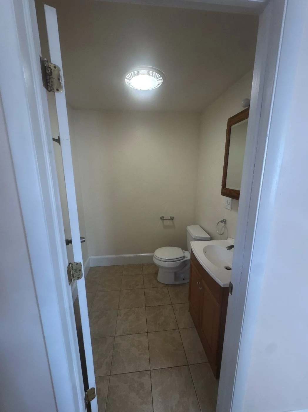 3 bed, 1 bath apartment for rent at 40 Robin St, Everett — photo 3 of 11