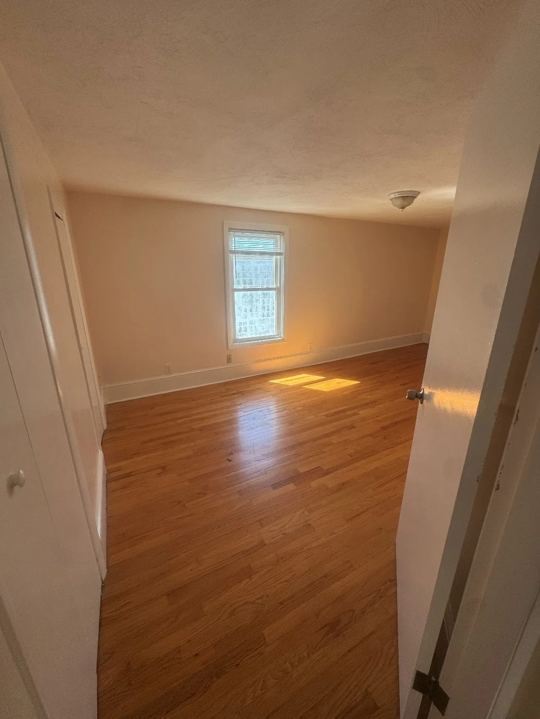 3 bed, 1 bath apartment for rent at 40 Robin St, Everett — photo 9 of 11