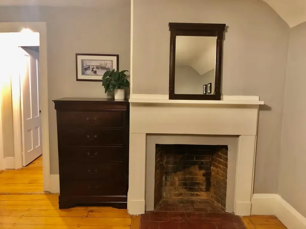 3 bed, 1 bath apartment for rent at 40 Russell St, Downtown — photo 19 of 22