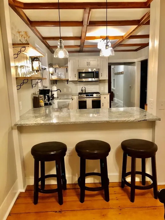 3 bed, 1 bath apartment for rent at 40 Russell St, Downtown — photo 6 of 22