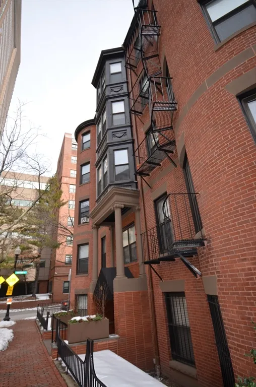 Studio bed apartment for rent at 40 Saint Botolph St Unit 26, Back Bay — photo 1 of 15