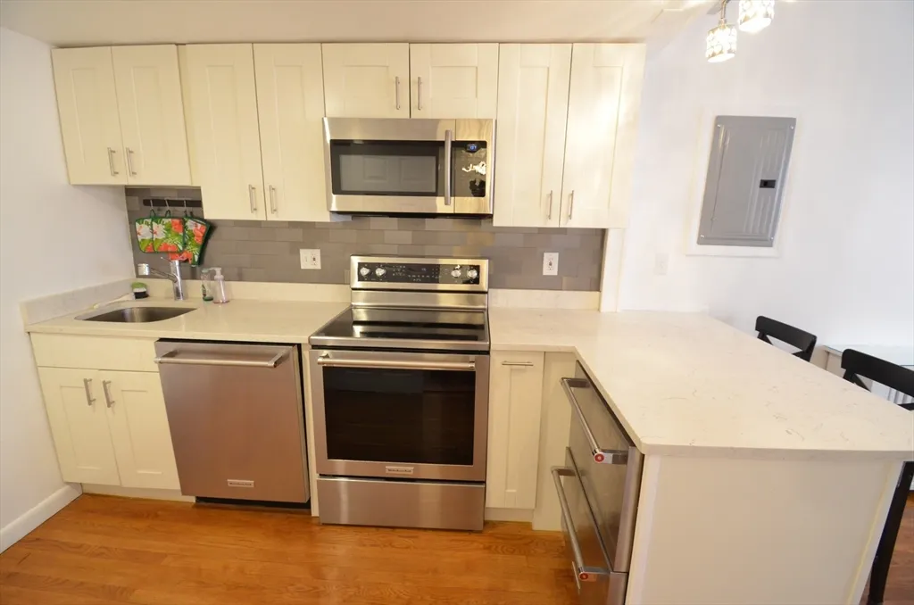 Studio bed apartment for rent at 40 Saint Botolph St Unit 26, Back Bay — photo 5 of 15