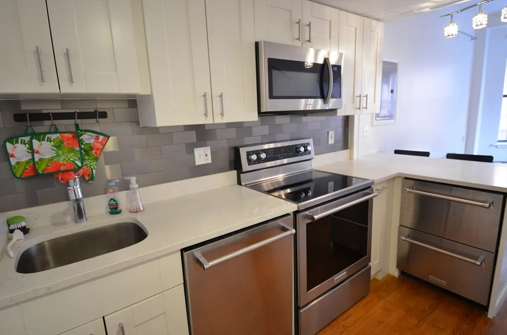 Studio bed apartment for rent at 40 Saint Botolph St Unit 26, Back Bay — photo 2 of 15