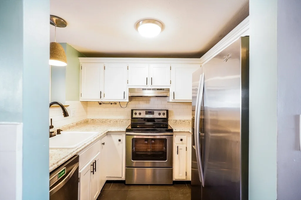 2 bed, 1 bath apartment for rent at 40 Spring Cove Rd Unit 40, Nashua — photo 8 of 35