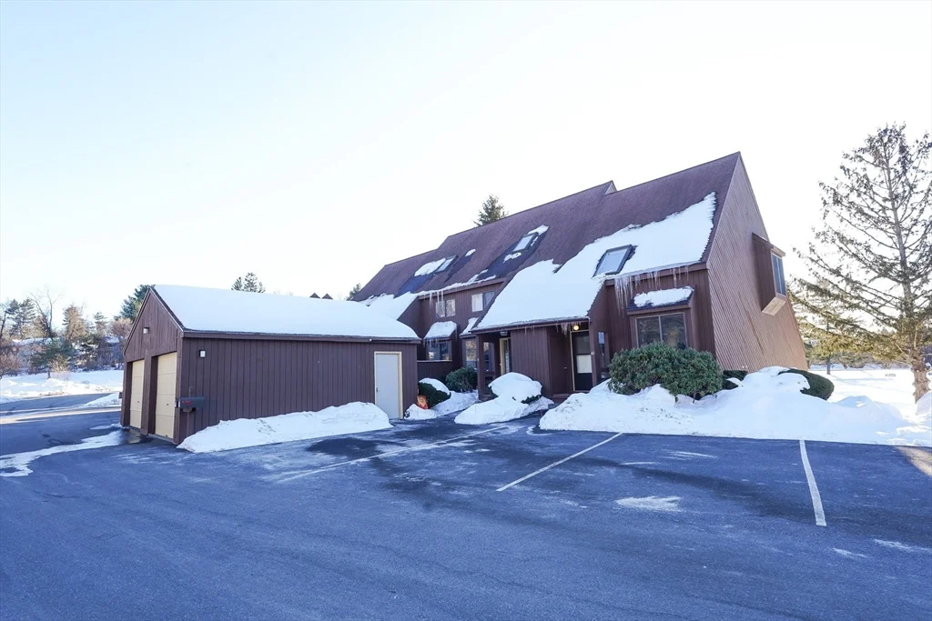 2 bed, 1 bath apartment for rent at 40 Spring Cove Rd Unit 40, Nashua — photo 1 of 35