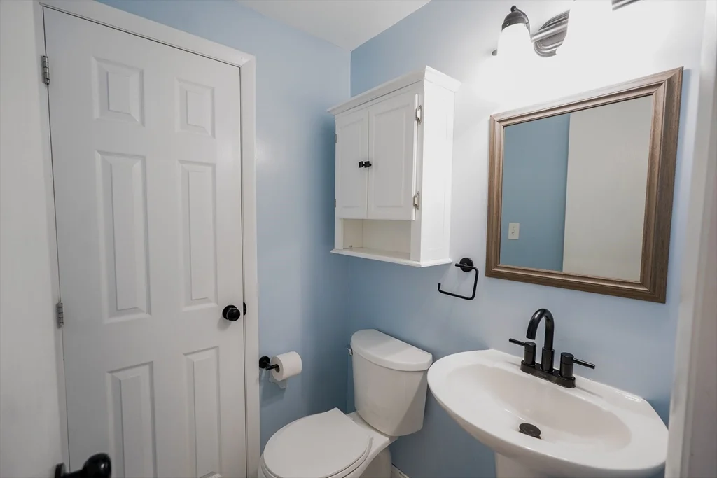 2 bed, 1 bath apartment for rent at 40 Spring Cove Rd Unit 40, Nashua — photo 25 of 35