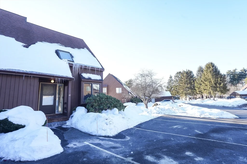 2 bed, 1 bath apartment for rent at 40 Spring Cove Rd Unit 40, Nashua — photo 3 of 35