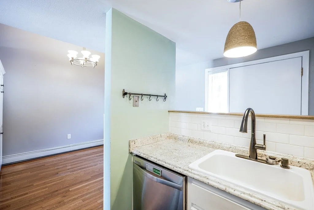 2 bed, 1 bath apartment for rent at 40 Spring Cove Rd Unit 40, Nashua — photo 9 of 35