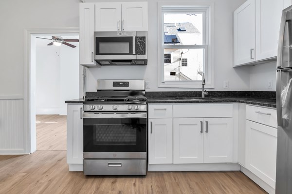 3 bed, 1 bath apartment for rent at 40 Summer St Unit 1, Lawrence — photo 4 of 18