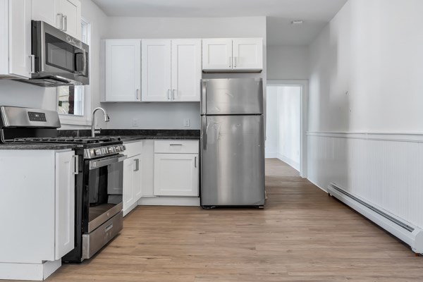 3 bed, 1 bath apartment for rent at 40 Summer St Unit 1, Lawrence — photo 2 of 18