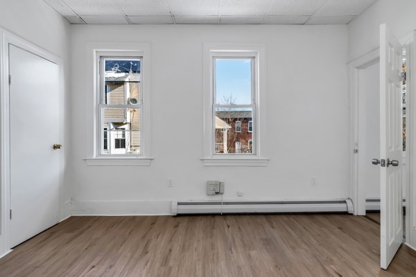 3 bed, 1 bath apartment for rent at 40 Summer St Unit 1, Lawrence — photo 7 of 18