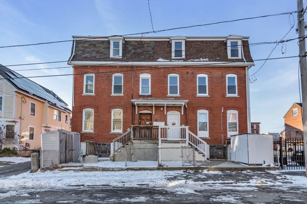 3 bed, 1 bath apartment for rent at 40 Summer St Unit 1, Lawrence
