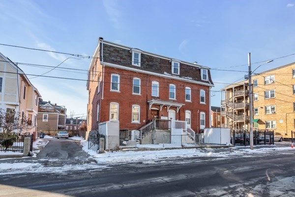 3 bed, 1 bath apartment for rent at 40 Summer St Unit 2, Lawrence