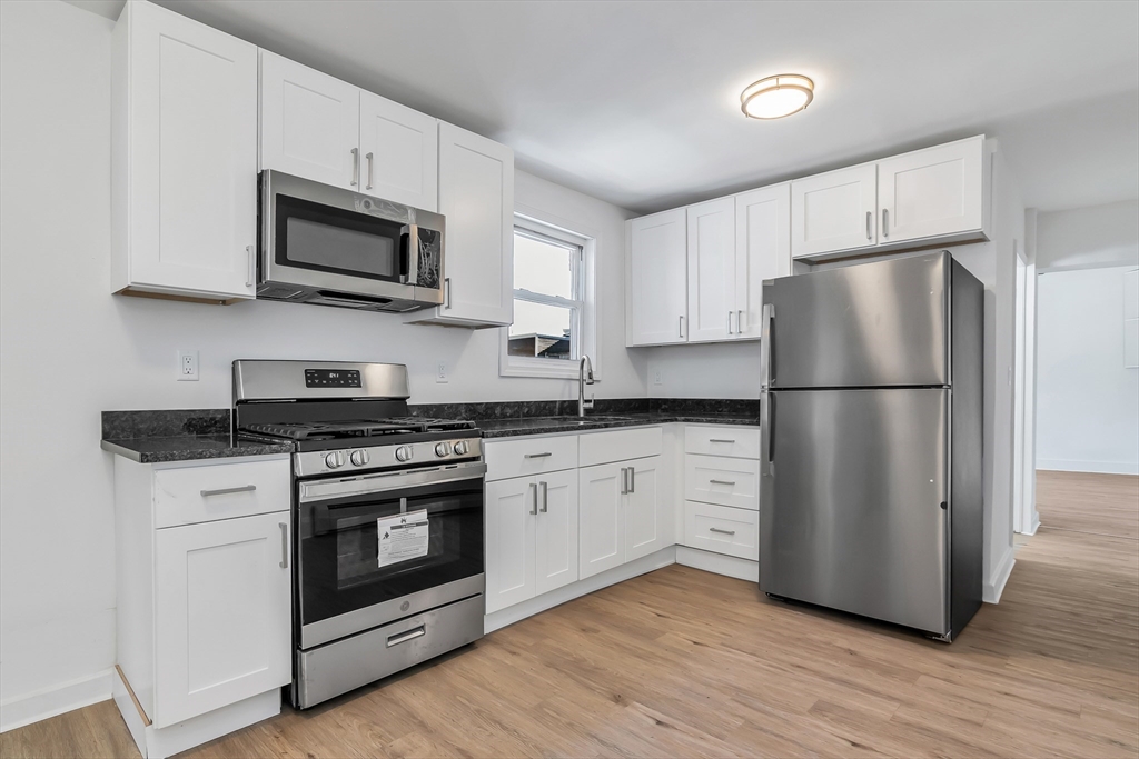 3 bed, 1 bath apartment for rent at 40 Summer St Unit 2, Lawrence — photo 3 of 17