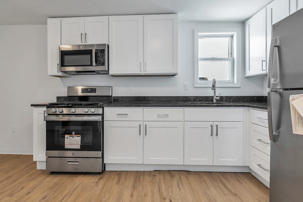 3 bed, 1 bath apartment for rent at 40 Summer St Unit 3, Lawrence — photo 4 of 18