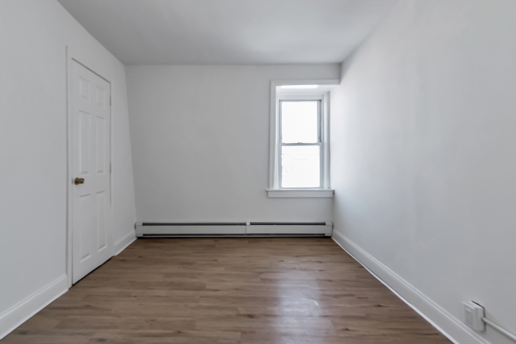 3 bed, 1 bath apartment for rent at 40 Summer St Unit 3, Lawrence — photo 11 of 18