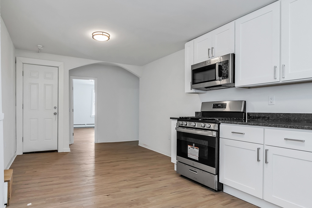 3 bed, 1 bath apartment for rent at 40 Summer St Unit 3, Lawrence — photo 5 of 18