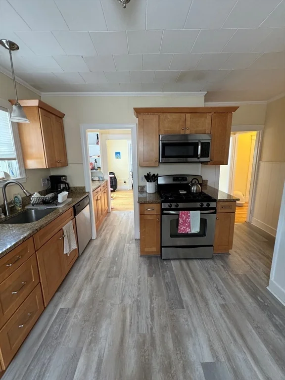 2 bed, 1 bath apartment for rent at 40 Taylor St Unit 1, Quincy — photo 2 of 16